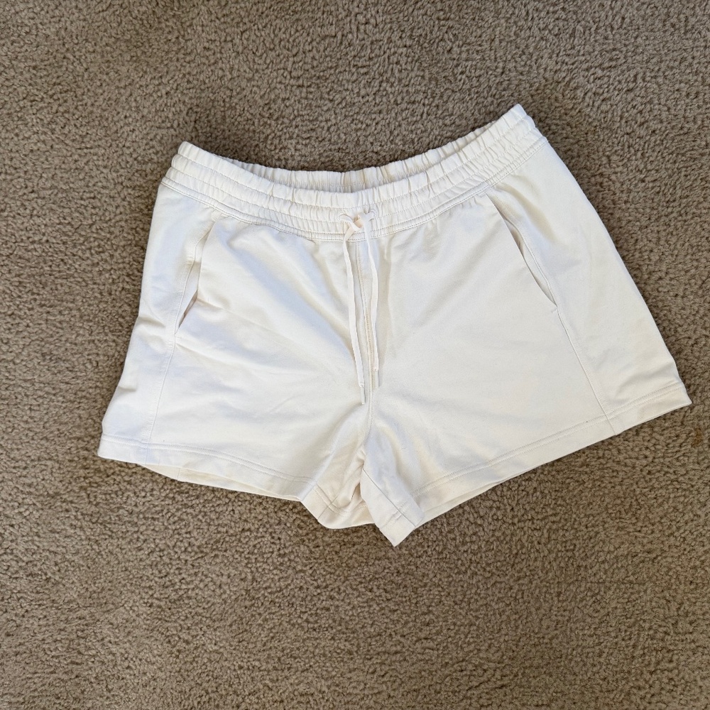 Seasoft Mid rise 4” Athleta women’s shorts size large